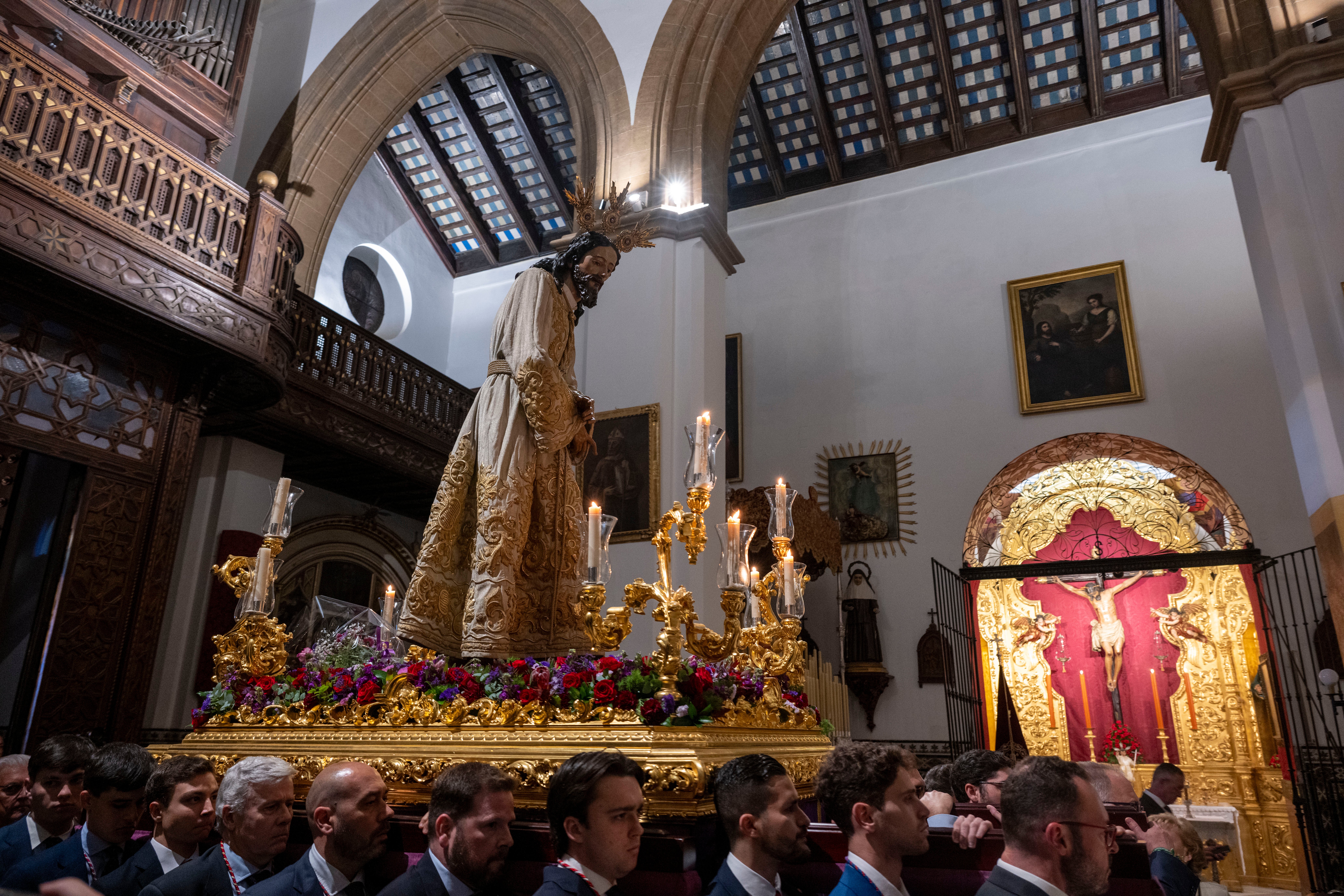 El vía crucis extraordinario del Señor del Silencio de la Amargura, en imágenes