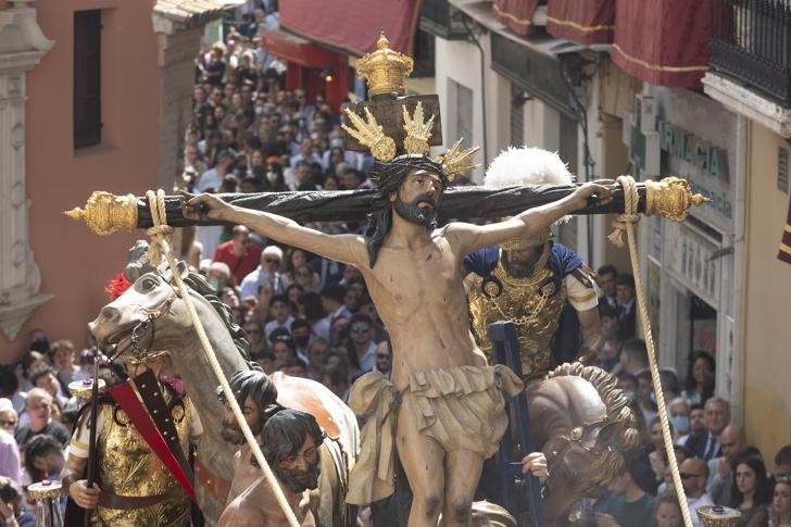Salida del paso de misterio de los Caballos