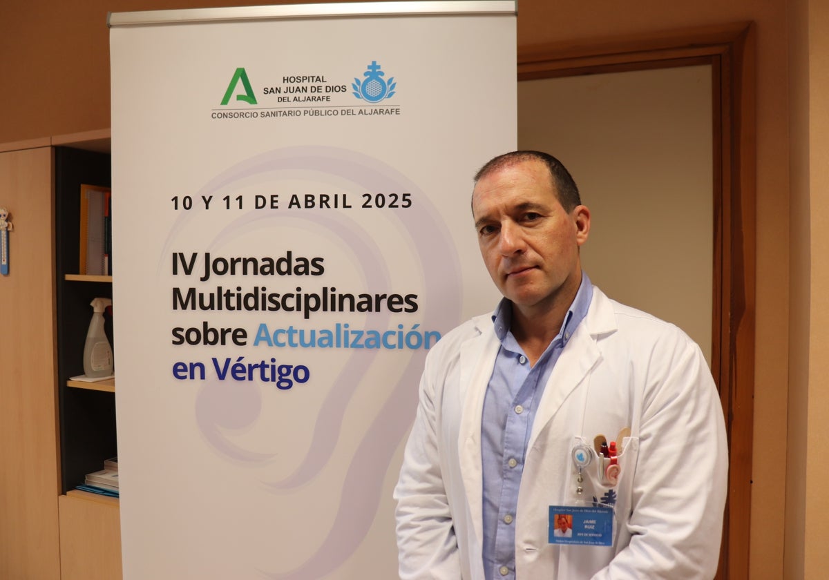 El otorinolaringólogo Julián Ruiz Clemente en el hospital San Juan de Dios del Aljrfe