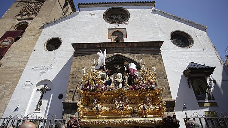 Misterio del Carmen Doloroso saliendo desde Omnium Sanctorum