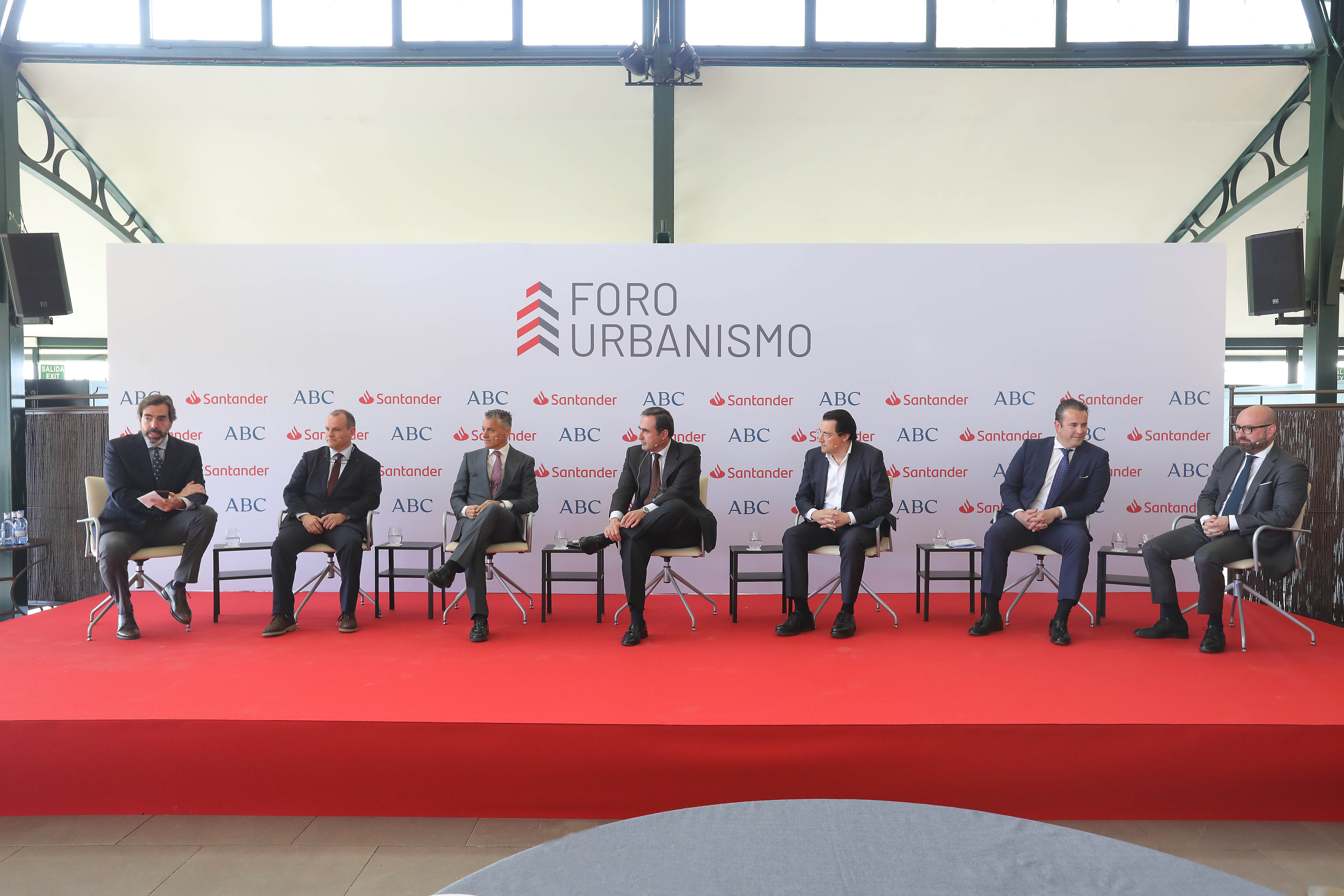Primera mesa redonda 'Hacia una construcción industrializada'