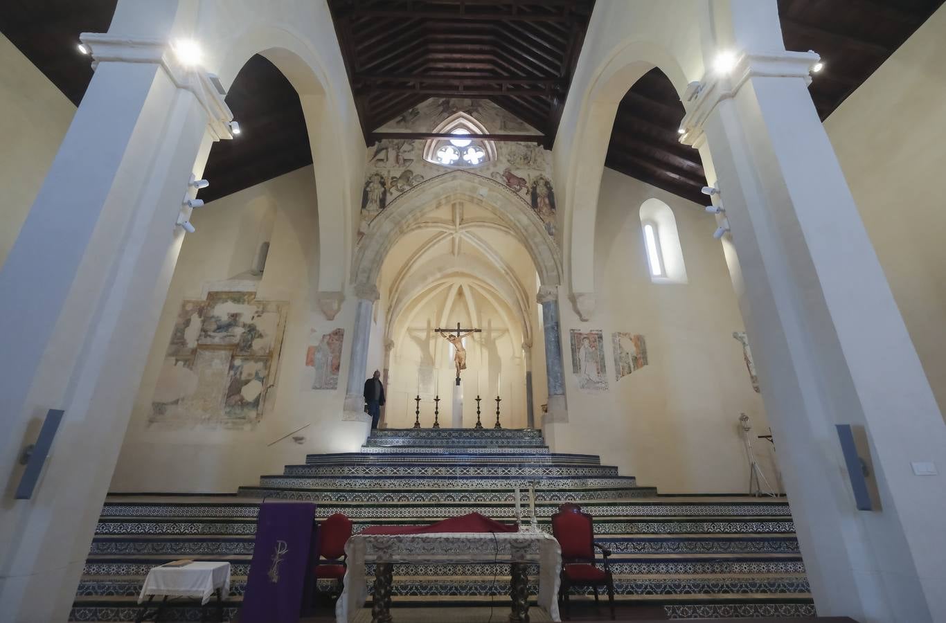 La intervención ha limpiado la iglesia de añadidos y muebles de épocas posteriores que impedían la lectura original del templo
