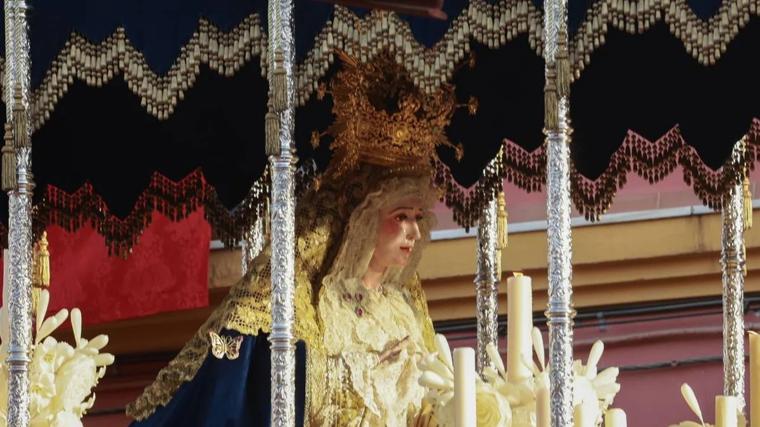 El barrio de Bellavista se echó a la calle para ver la hermandad de la parroquia del Sagrado Corazón de Jesús en 2023