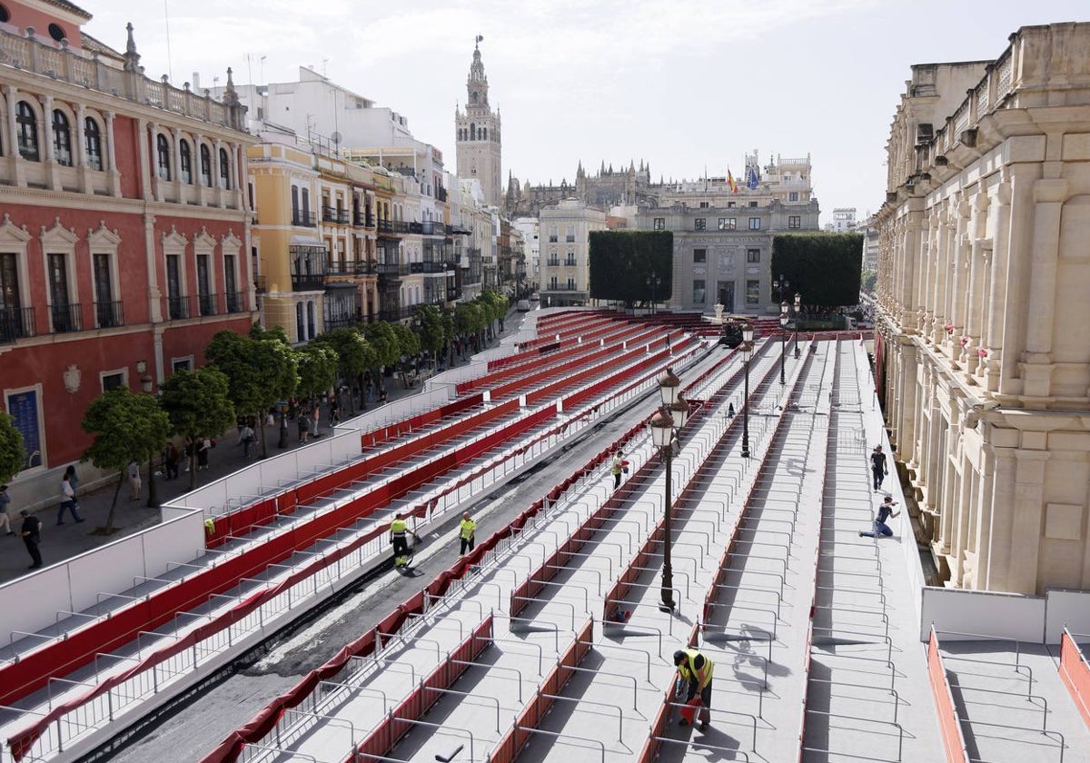 Los palcos del Ayuntamiento ya están montados a falta de las sillas