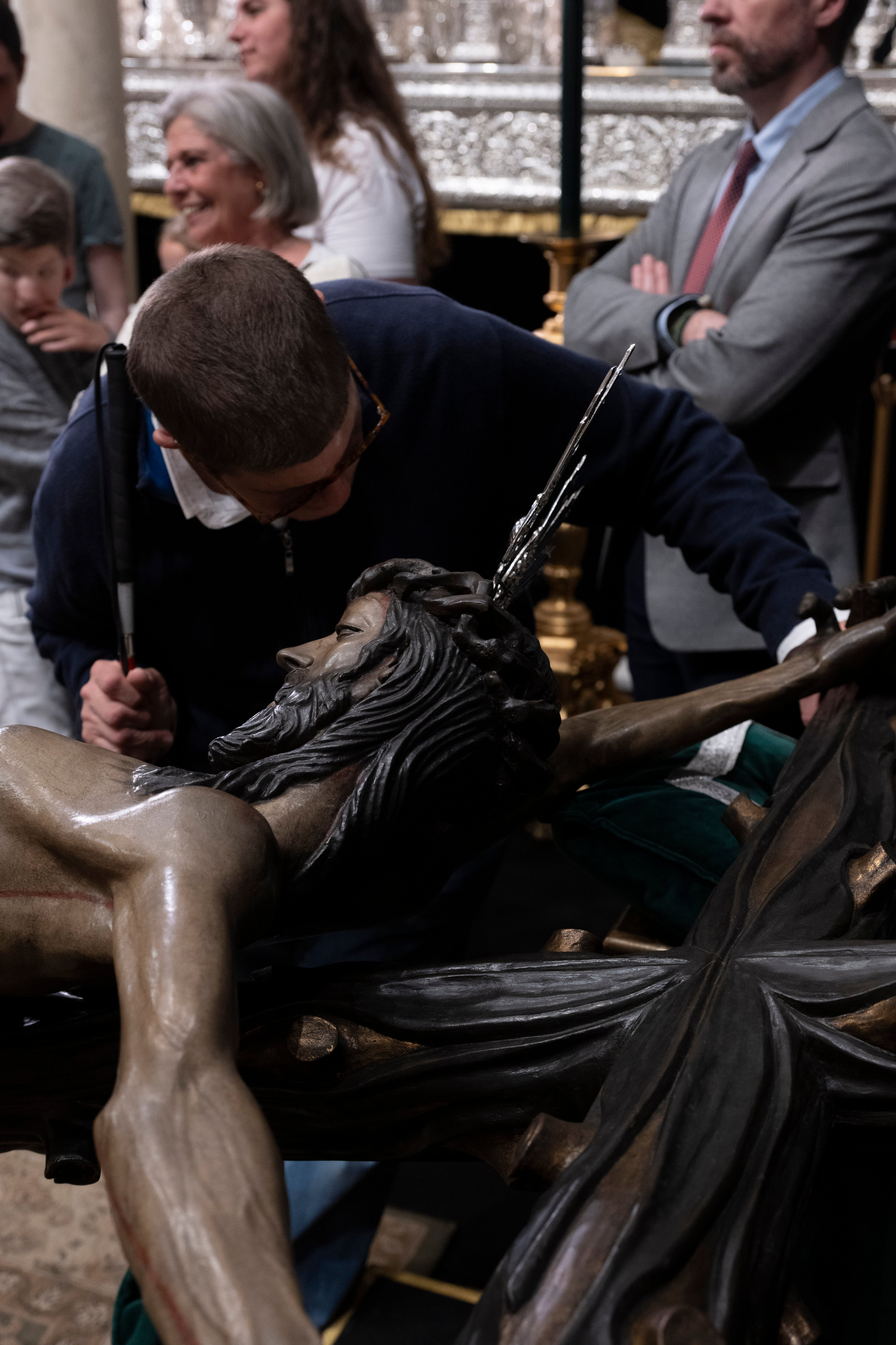 La visita de los invidentes al Cristo de la Vera Cruz, en imágenes