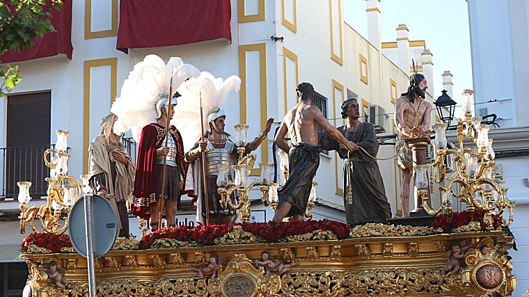 El paso de Nuestro Padre Jesús Atado a la Columna es uno de los más destacados de la Semana Santa de Utrera