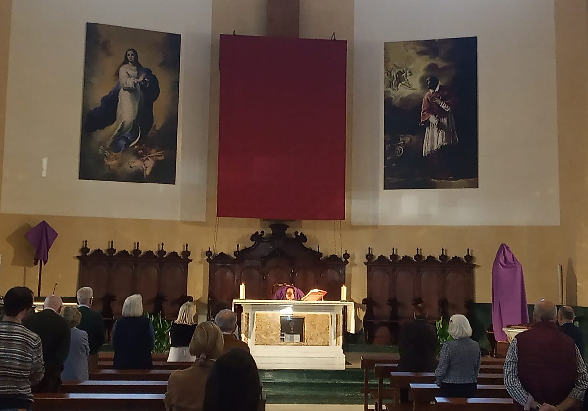 Misa en la parroquia de San Carlos Borromeo