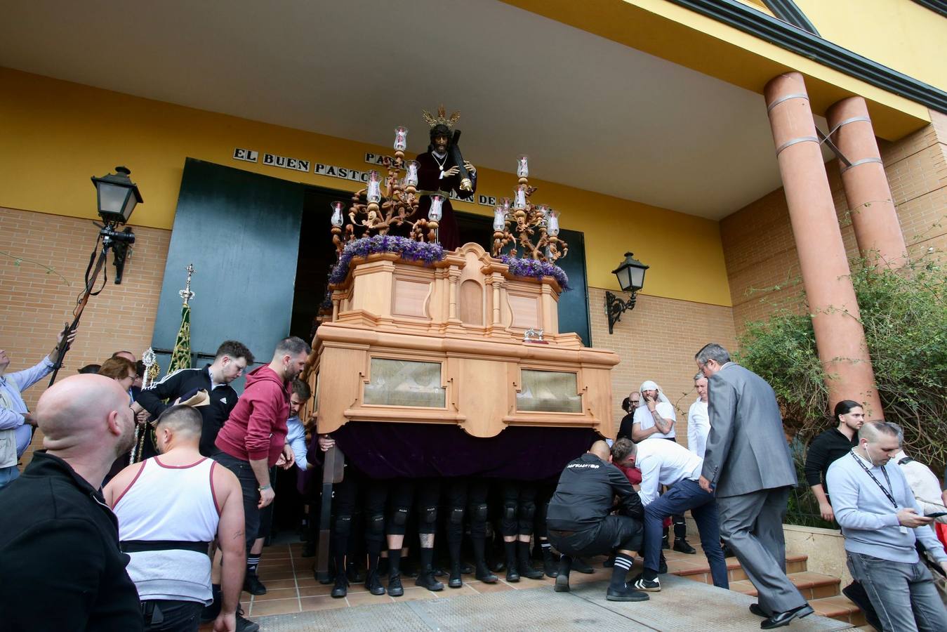 Hermandad de Padre Pío este Sábado de Pasión de la Semana Santa 2025