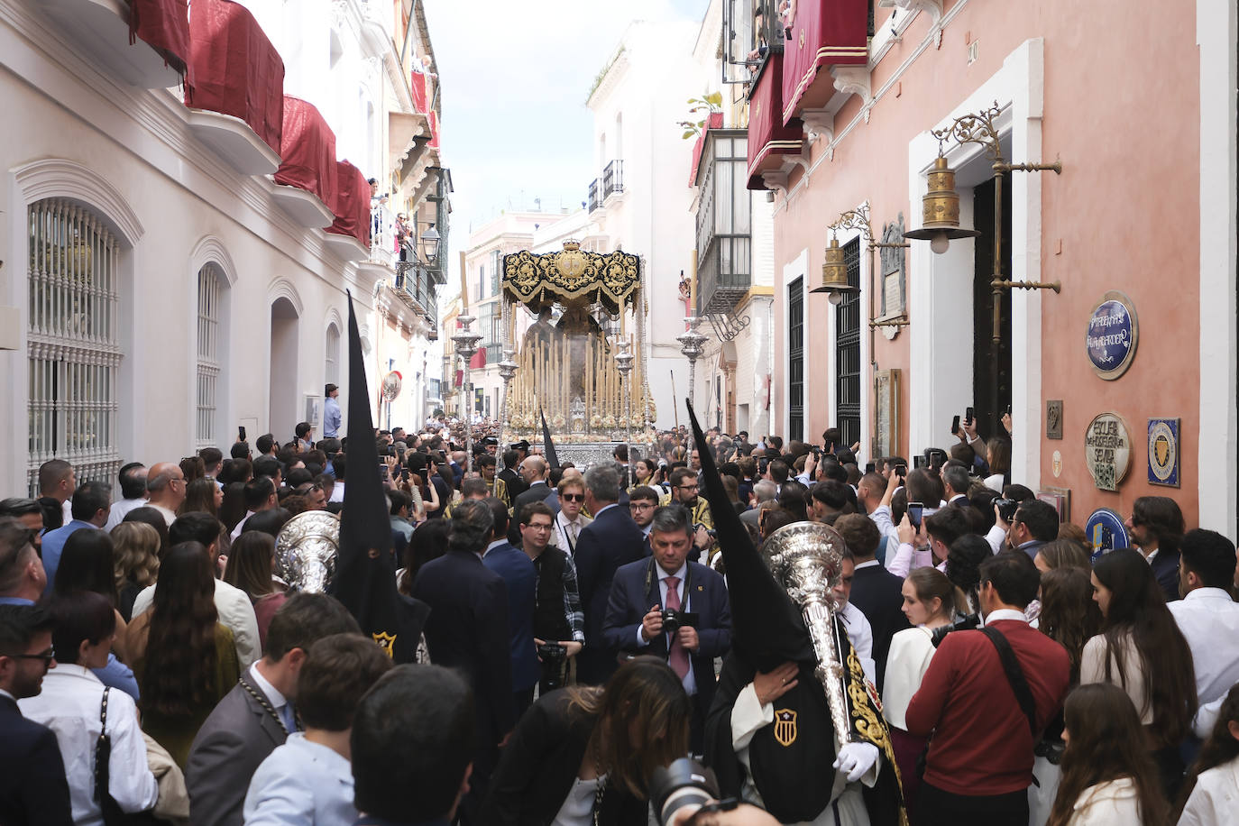 La hermandad de Jesús Despojado realiza su estación este Domingo de Ramos