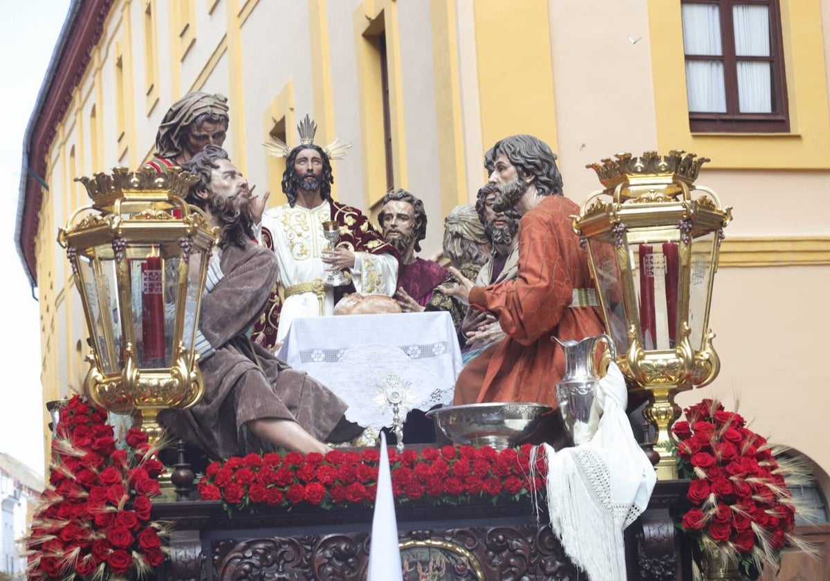 La hermandad de la Cena realiza su estación de penitencia este Domingo de Ramos