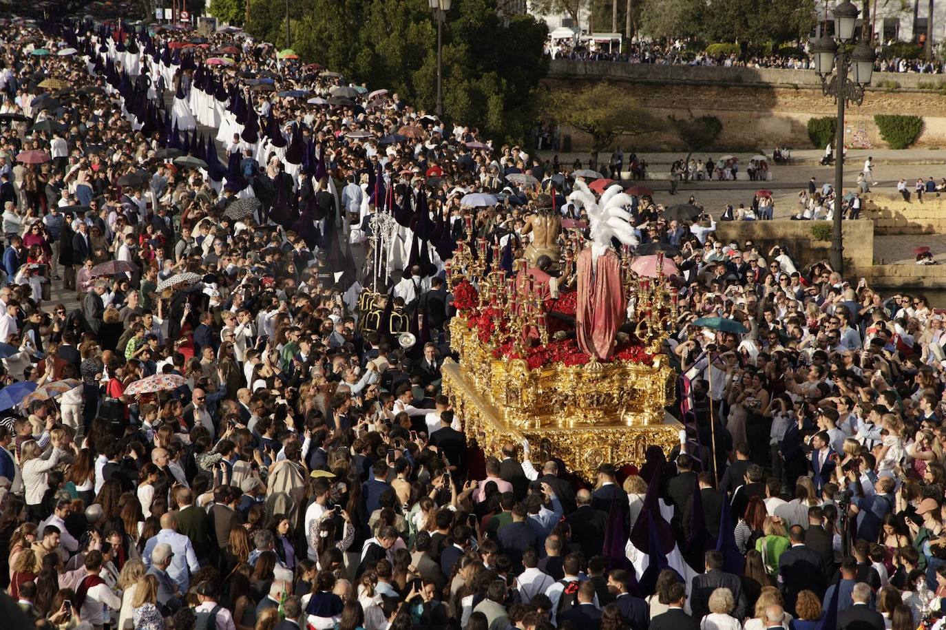 Salida de la Hermandad de la Estrella en la Semana Santa de 2025