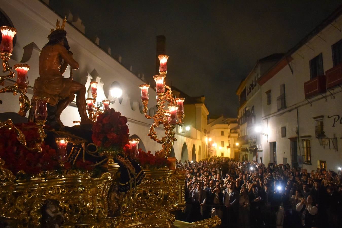 Discurrir de la Hermandad de la Estrella por la noche en la Semana Santa de 2025