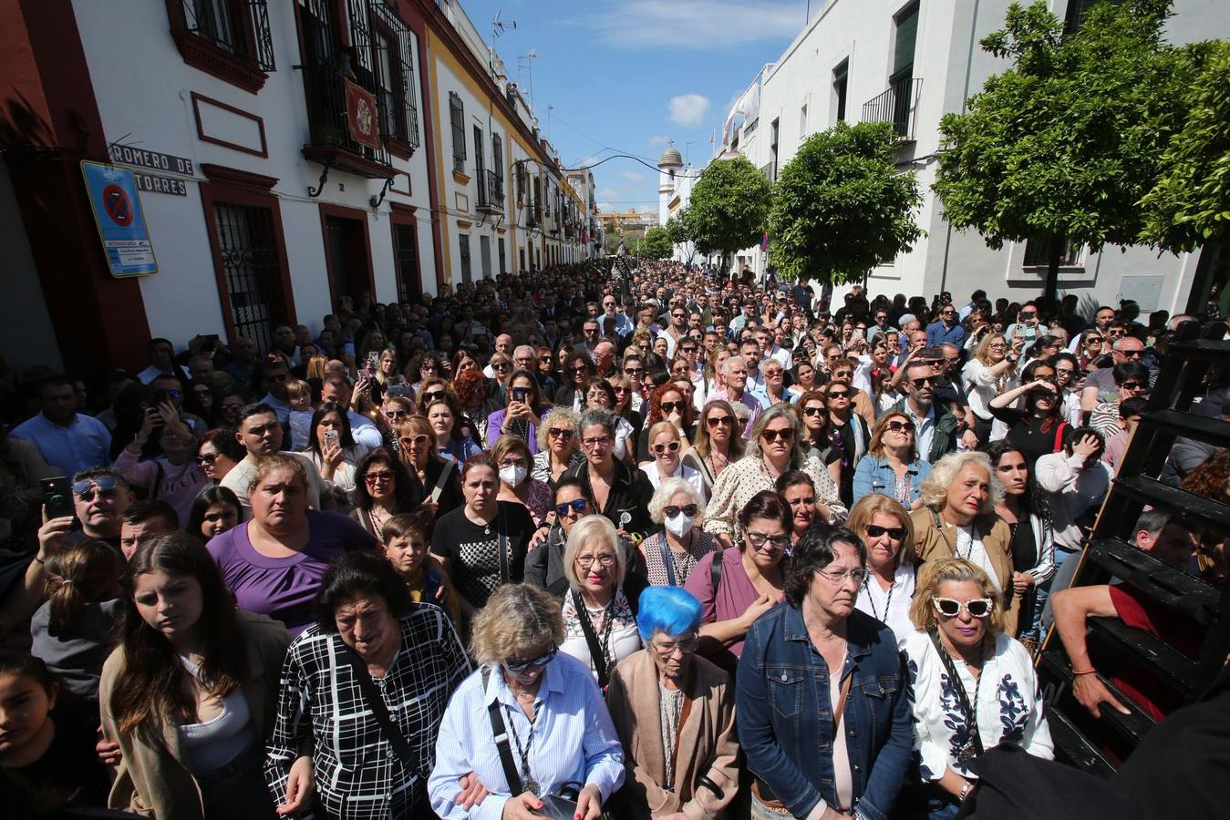 Salida de la Hermandad de Santa Genoveva por las calles del Tiro de Línea