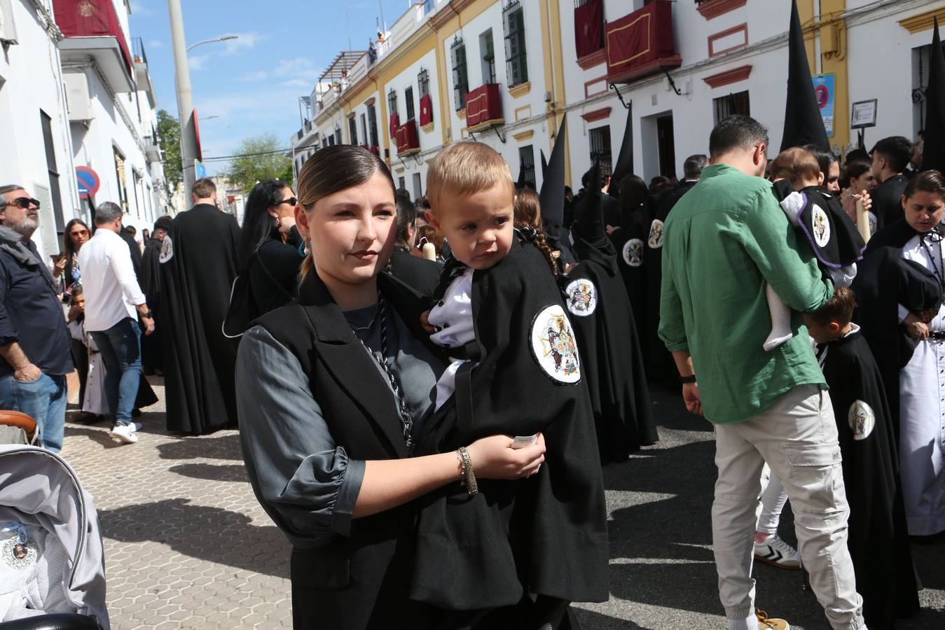 Salida de la Hermandad de Santa Genoveva por las calles del Tiro de Línea