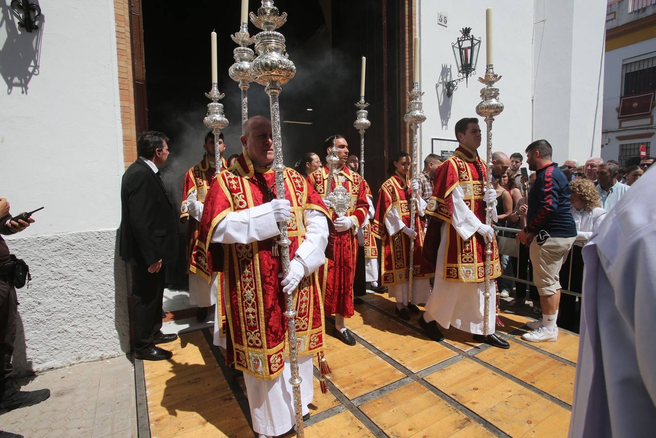 Salida de la Hermandad de Santa Genoveva por las calles del Tiro de Línea