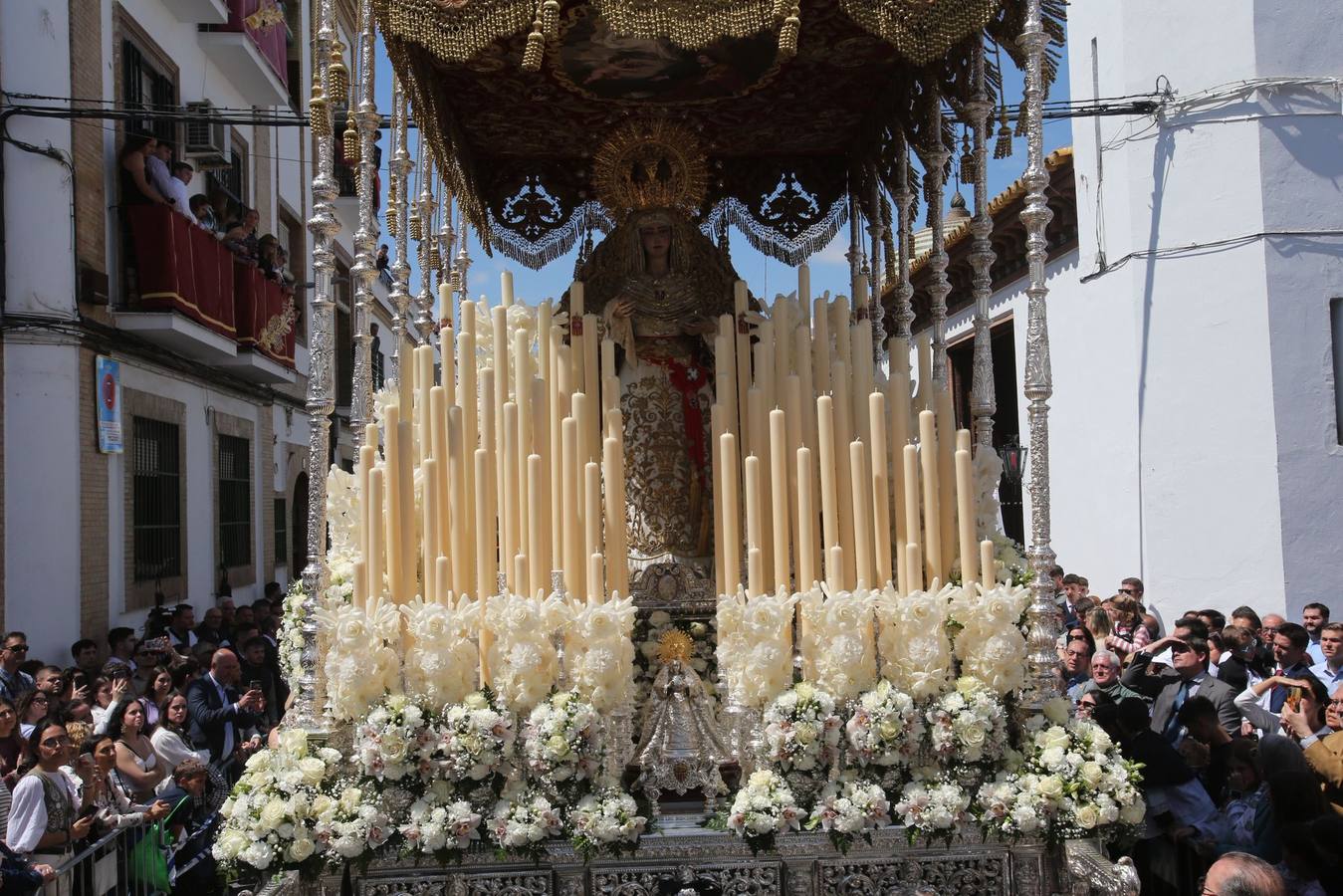 Salida de la Hermandad de Santa Genoveva por las calles del Tiro de Línea