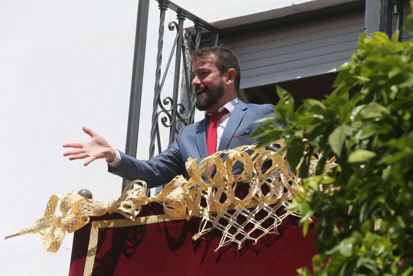 Salida de la Hermandad de Santa Genoveva por las calles del Tiro de Línea
