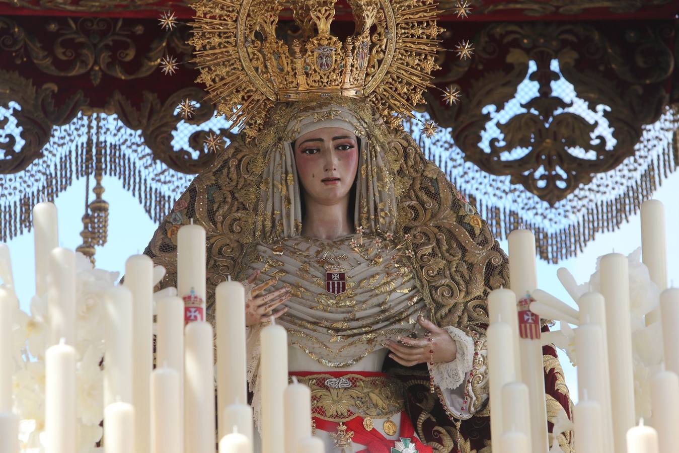 Salida de la Hermandad de Santa Genoveva por las calles del Tiro de Línea
