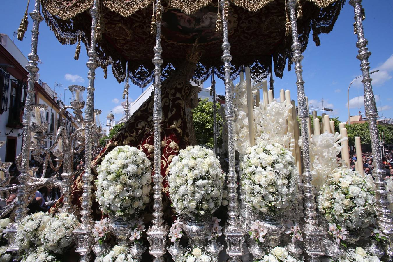 Salida de la Hermandad de Santa Genoveva por las calles del Tiro de Línea