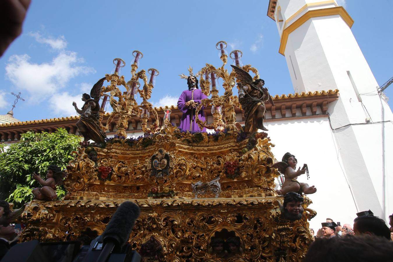 Salida de la Hermandad de Santa Genoveva por las calles del Tiro de Línea