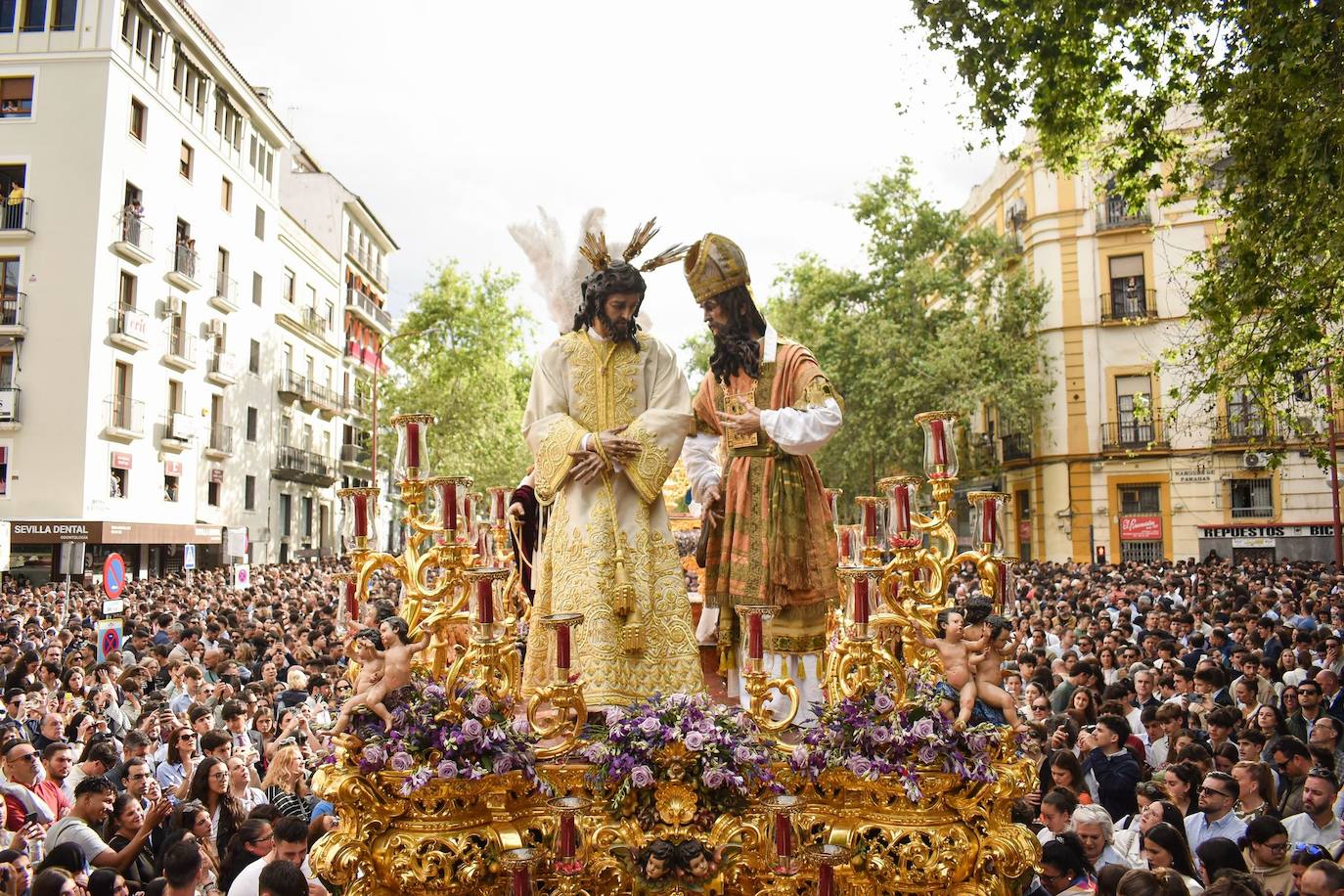 Hermandad de San Gonzalo a su paso por La Magdalena