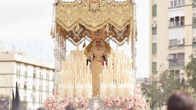 Lunes Santo de la Semana Santa de Sevilla 2025, en imágenes