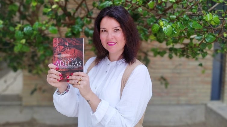 Verónica Bernal García : «Esta novela es la fusión de todo lo que hay en mi interior»