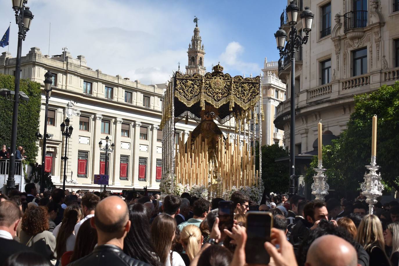 El Palio de la Virgen de los Dolores camino de la Catedral