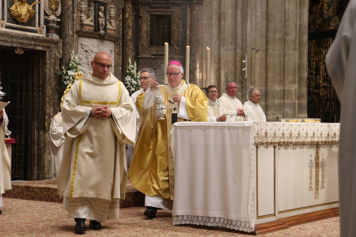 Misa Crismal en la Catedral de Sevilla en la Semana Santa de 2025