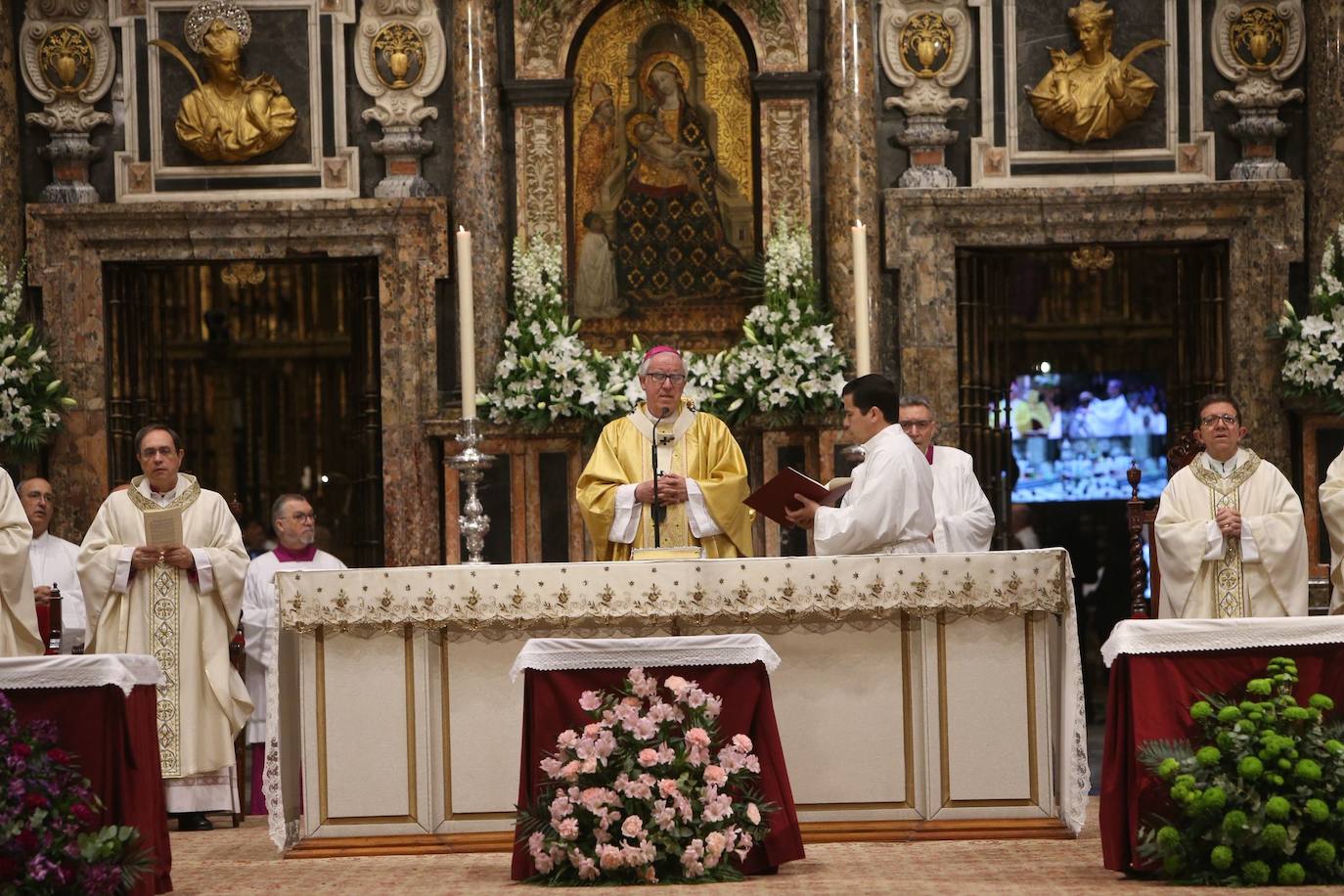 Misa Crismal en la Catedral de Sevilla en la Semana Santa de 2025
