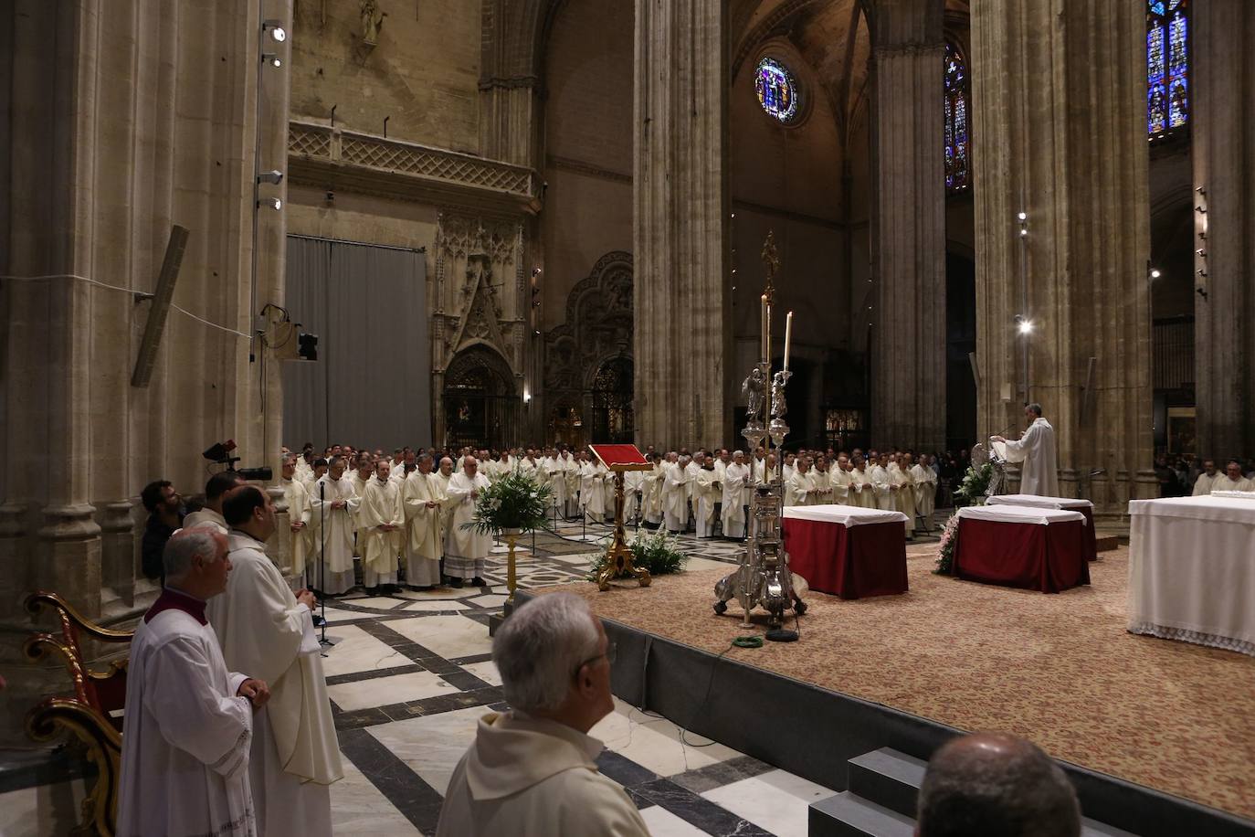 Misa Crismal en la Catedral de Sevilla en la Semana Santa de 2025