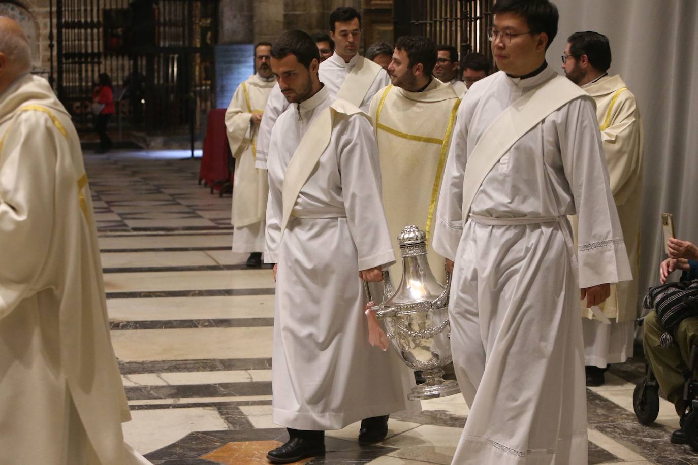 Misa Crismal en la Catedral de Sevilla en la Semana Santa de 2025