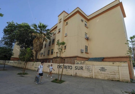 El bloque donde se va a proceder al desahucio de la familia por el Ministerio de Defensa