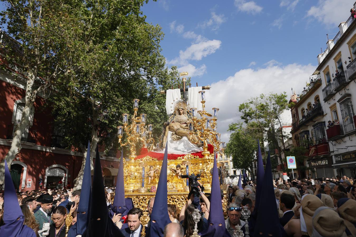 La hermandad del Baratillo es una de la cofradías que despierta más interés en la tarde del Miércoles Santo