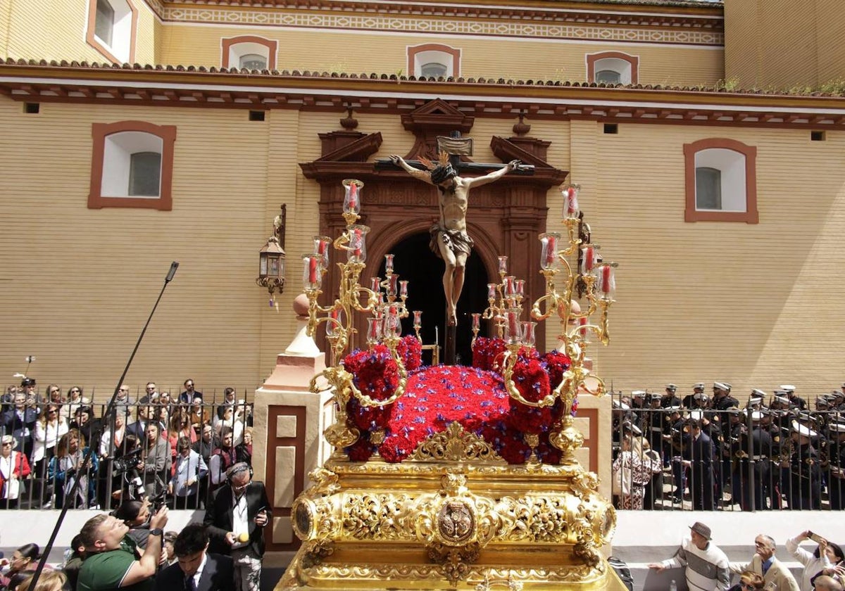 Primeros momentos de la estación de penitencia de la Hermandad de San Bernardo