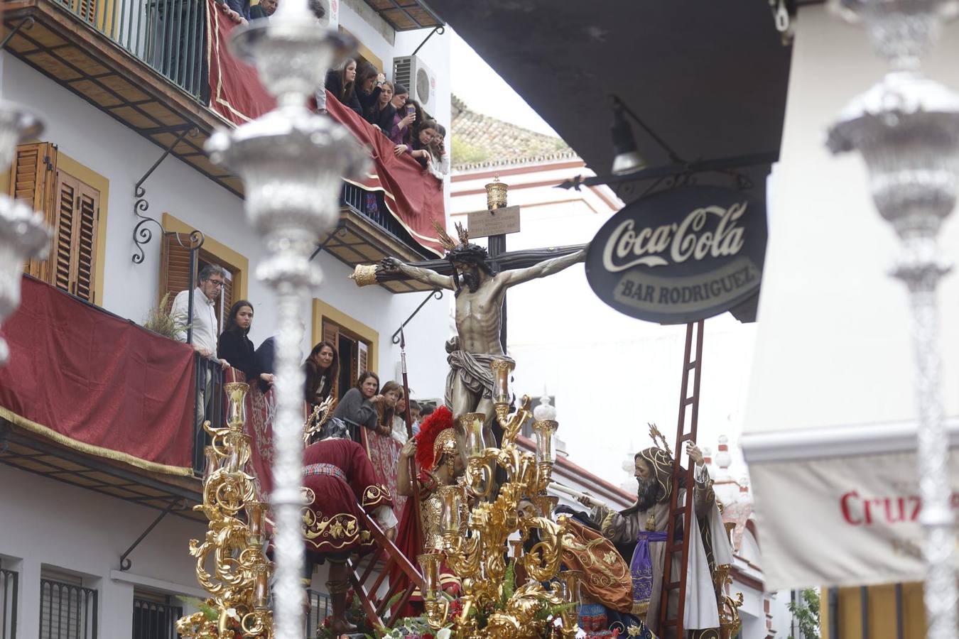 La hermandad camina hacia la Campana en un espléndido Miércoles Santo
