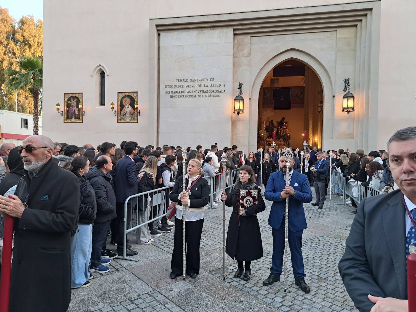 Regreso de la Hermandad del Polígono San Pablo a su barrio desde Los Gitanos
