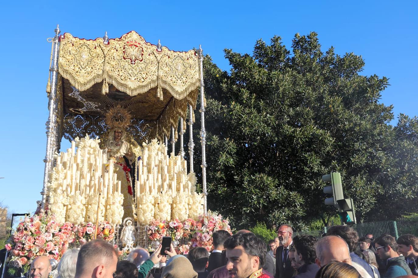 Regreso de la Hermandad del Polígono San Pablo a su barrio desde Los Gitanos