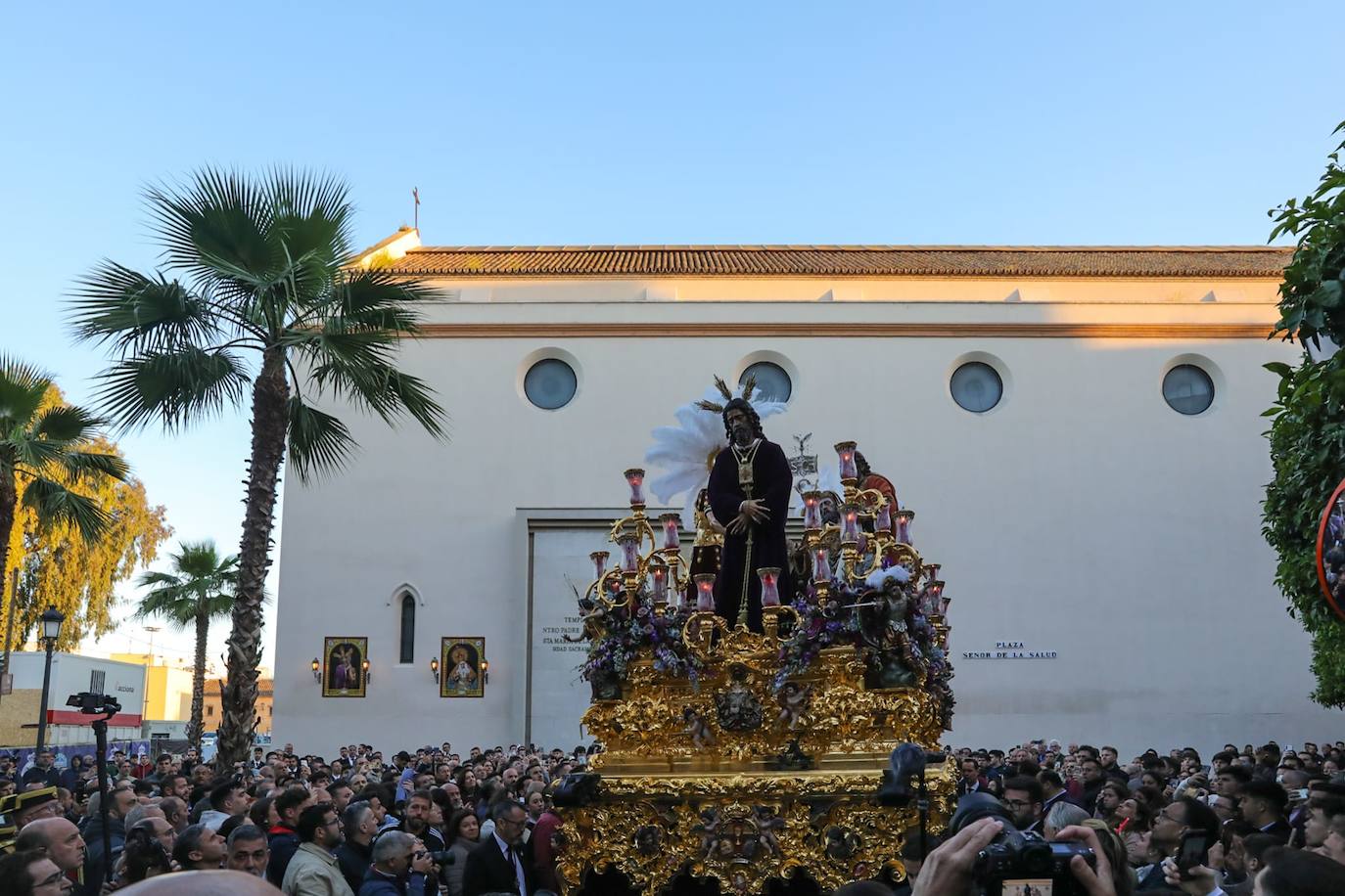 Regreso de la Hermandad del Polígono San Pablo a su barrio desde Los Gitanos