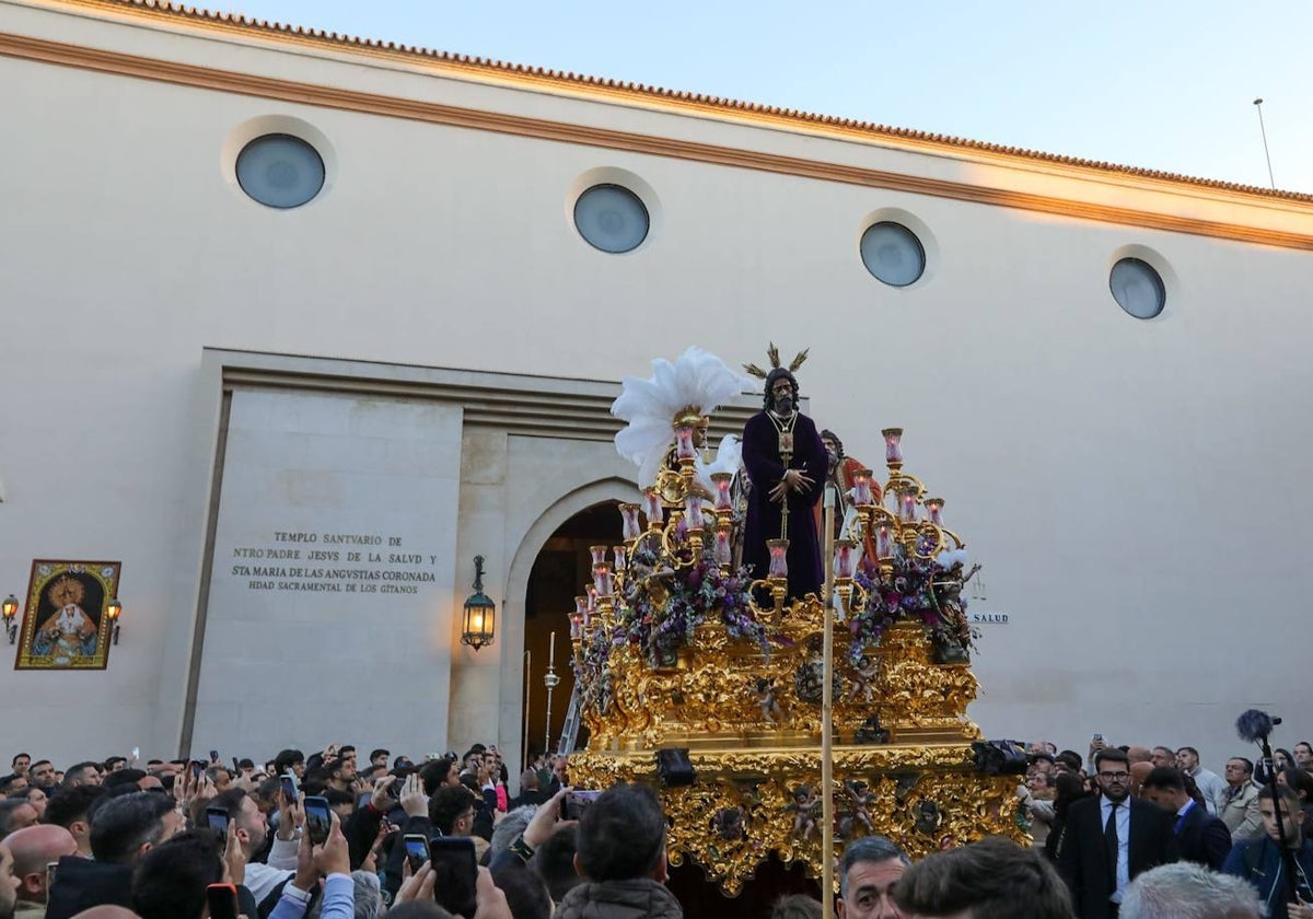 Regreso de la Hermandad del Polígono San Pablo a su barrio desde Los Gitanos