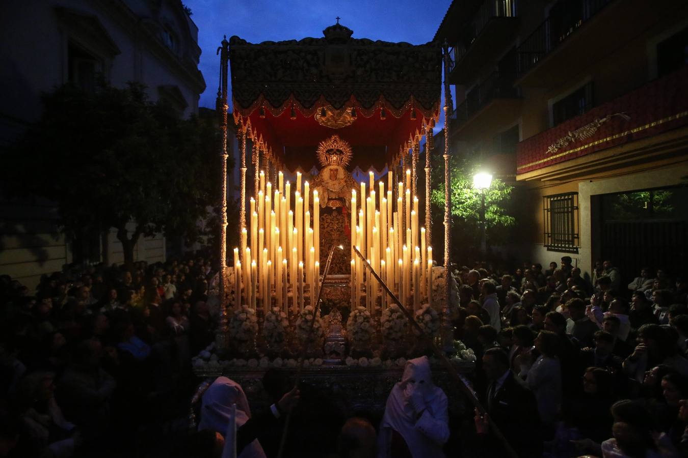 Desde la parroquia de San Vicente sale la hermandad de Las Siete Palabras