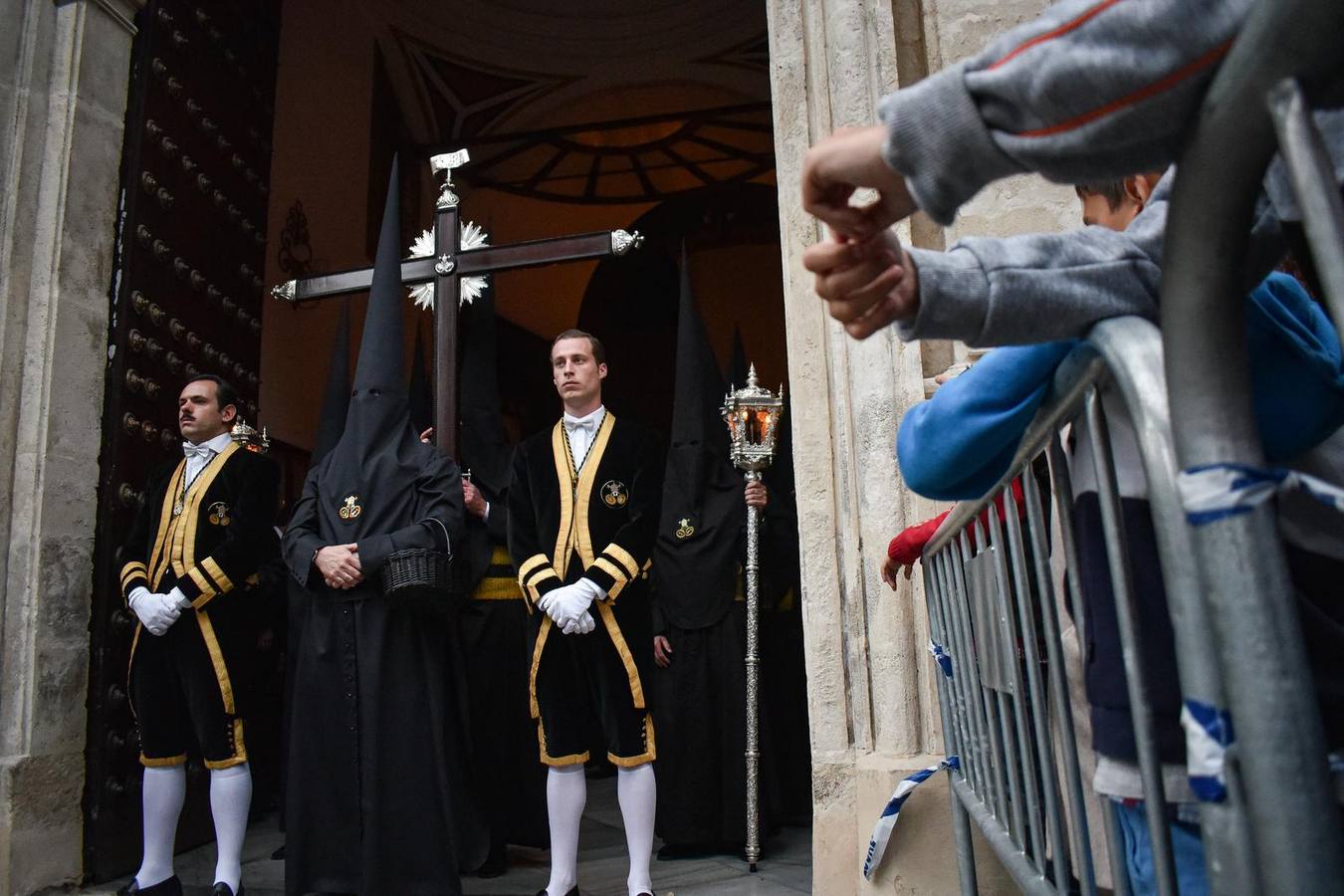 Desde la parroquia de San Vicente sale la hermandad de Las Siete Palabras