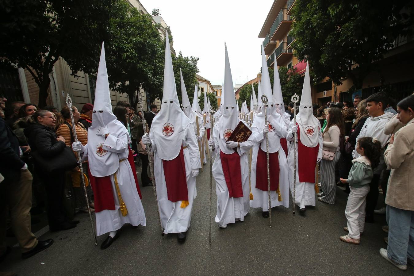 Desde la parroquia de San Vicente sale la hermandad de Las Siete Palabras