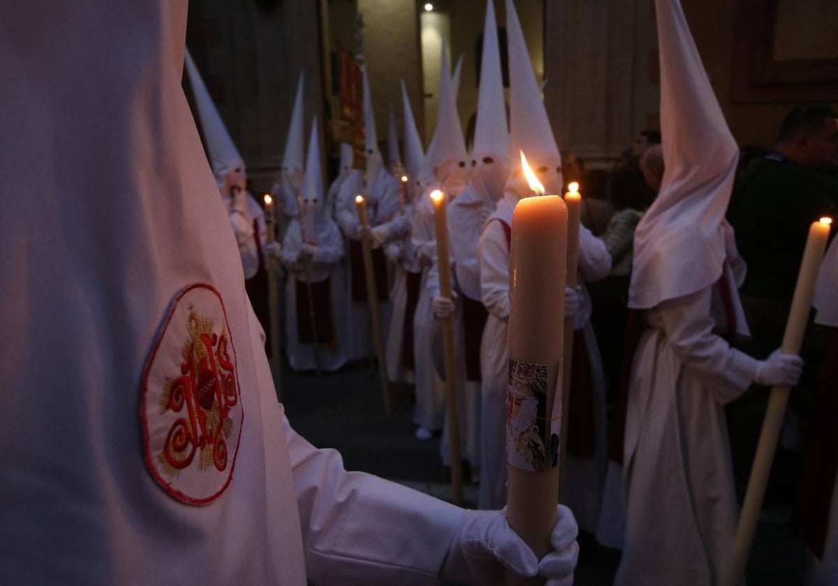 Desde la parroquia de San Vicente sale la hermandad de Las Siete Palabras