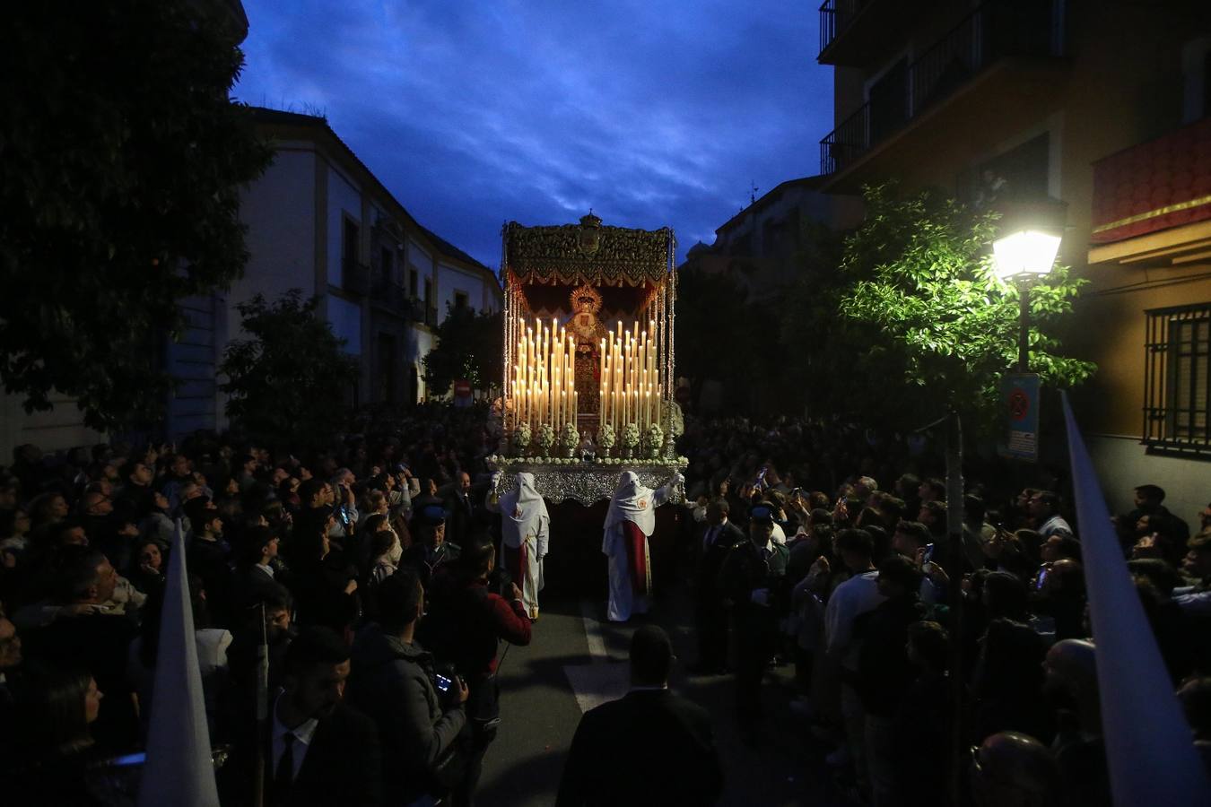 Desde la parroquia de San Vicente sale la hermandad de Las Siete Palabras