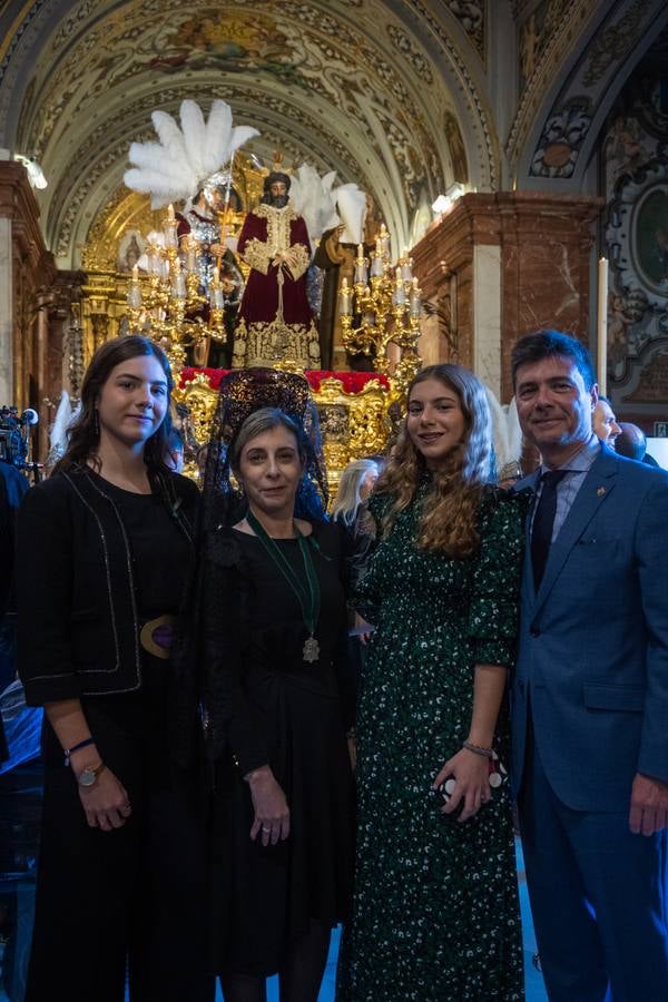 Muchas mantillas se han visto este Jueves Santo en los templos de las hermandades de la Madrugá
