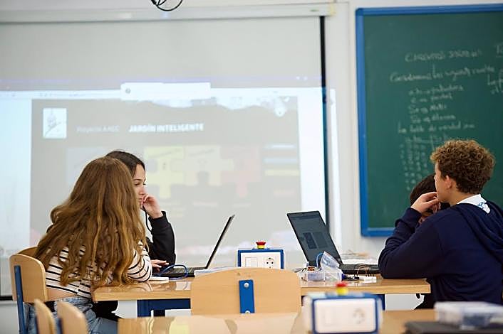 Imagen de archivo de alumnos en una clase