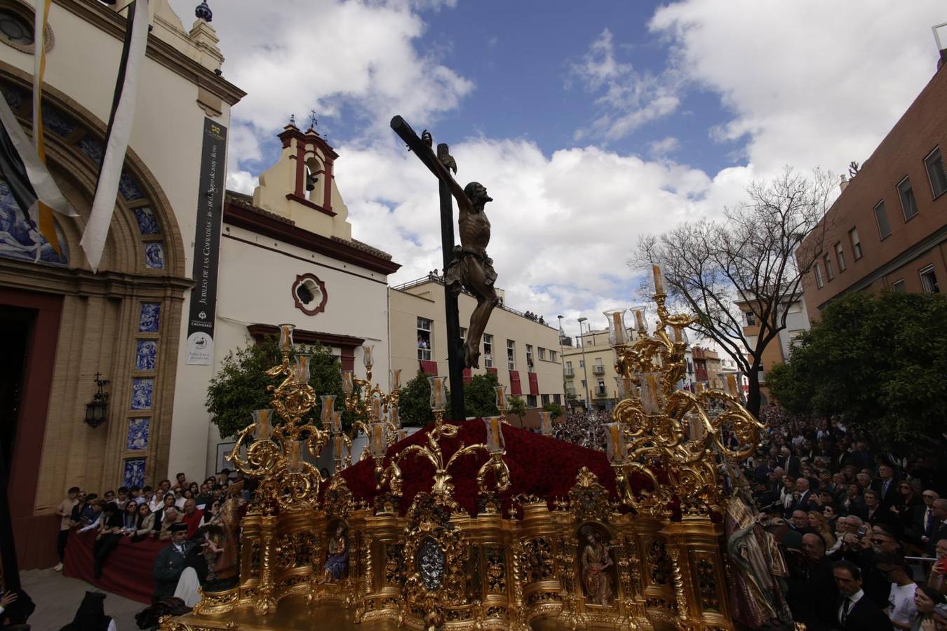 Salida de la Hermandad del Cachorro en la Semana Santa de Sevilla 2025 