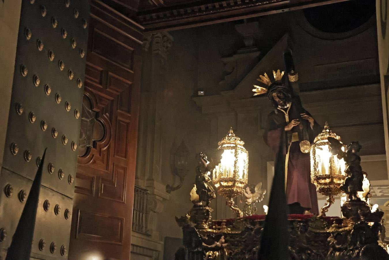 Salida de la Hermandad del Gran Poder en la Semana Santa de Sevilla 2025