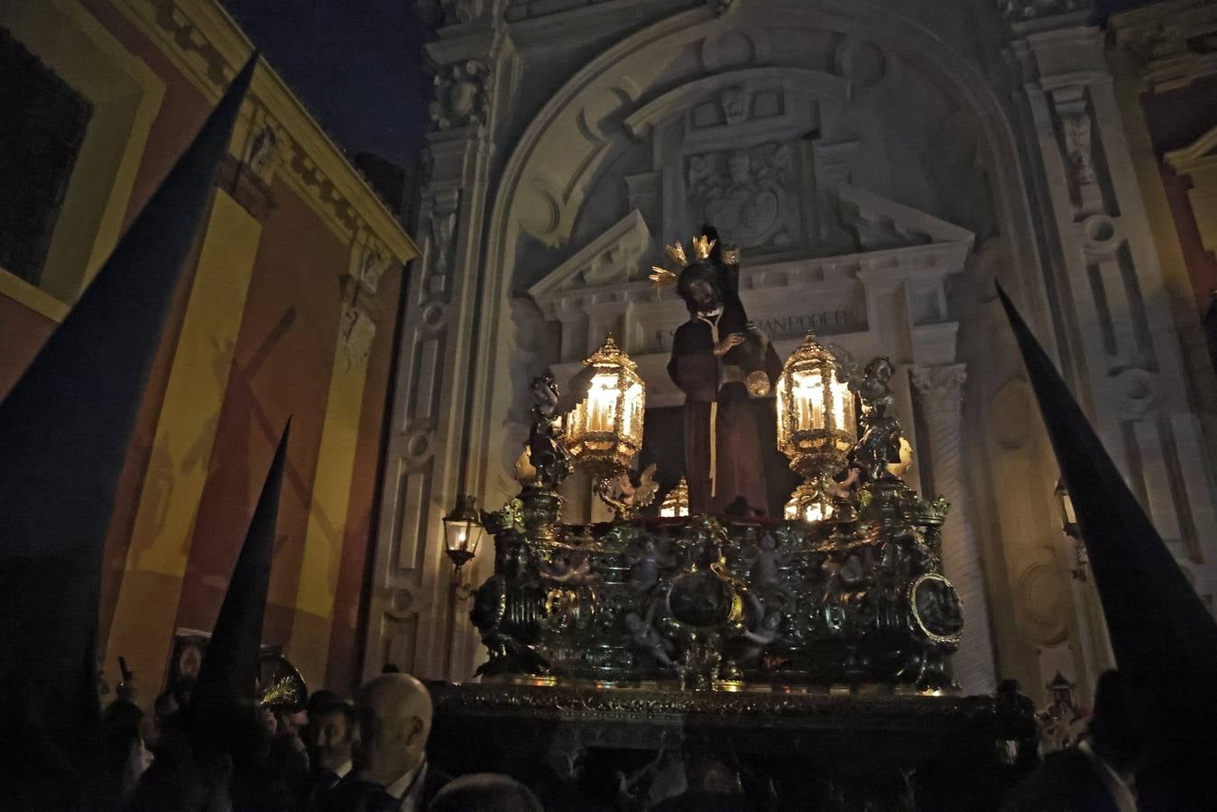 Salida de la Hermandad del Gran Poder en la Semana Santa de Sevilla 2025